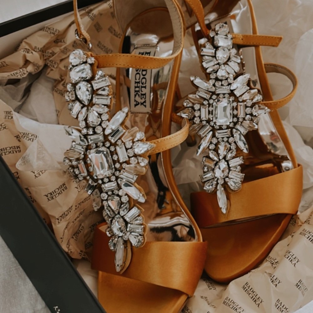 NEW BADGLEY MISCHKA ✨ Still in the box, dark yellow/gold heels.